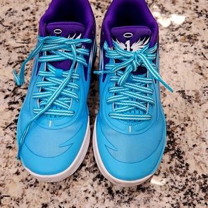 LA MELO BASKETBALL SHOES